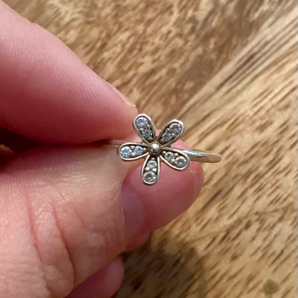 Pandora Sterling Silver Dazzling Daisy Ring - Picture 2 of 3